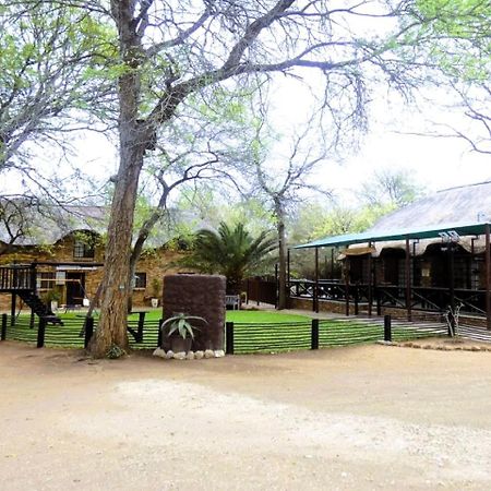 Weltevrede Lodge - Self Catering Houses Marloth Park Exteriör bild
