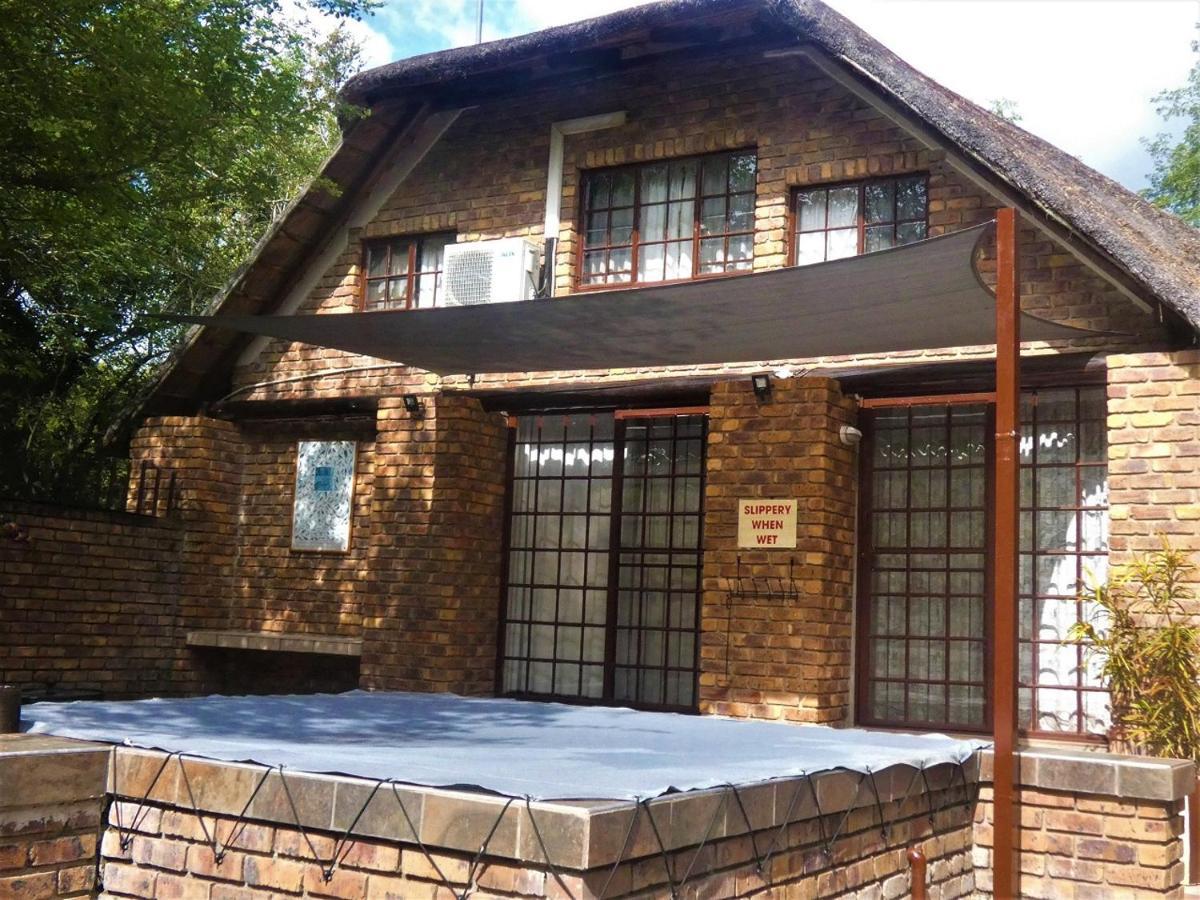 Weltevrede Lodge - Self Catering Houses Marloth Park Exteriör bild